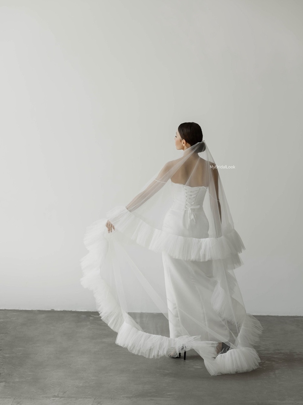Church length white ruffle veil - Picture 3 of 4